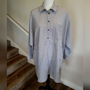 Umgee Popover Oversized Tunic Size Small in Gray White Long Line Flowy